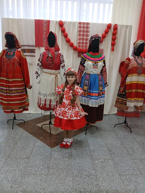 ЛИЛИЯ ДУНАЕВА: 🎵 Костюм для вокалиста: Ваш путь к успеху на сцене! 🎵. Фото к публикации